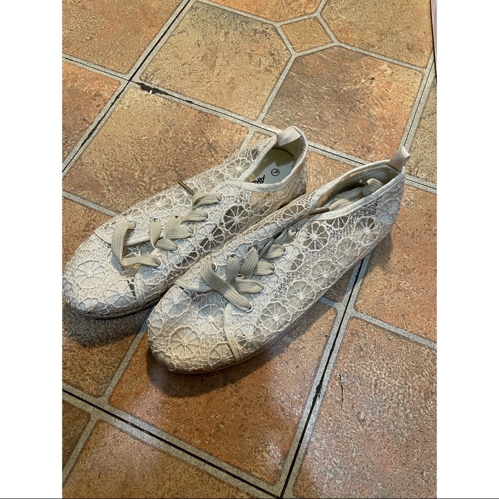 Light yellow shoes by Ardene. Brand new. Size 7